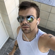 Іван 32 Париж